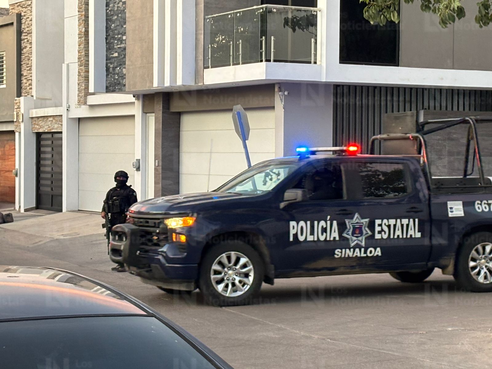 Policías estatales despliegan operativo en Espacios Barcelona por balacera