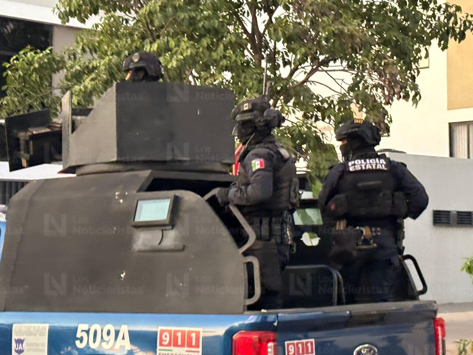 Policías estatales despliegan operativo en Espacios Barcelona por balacera