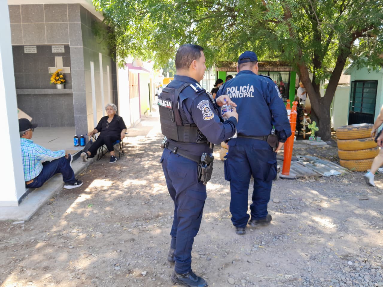 Operativo en panteones de Guasave por el Día de Muertos