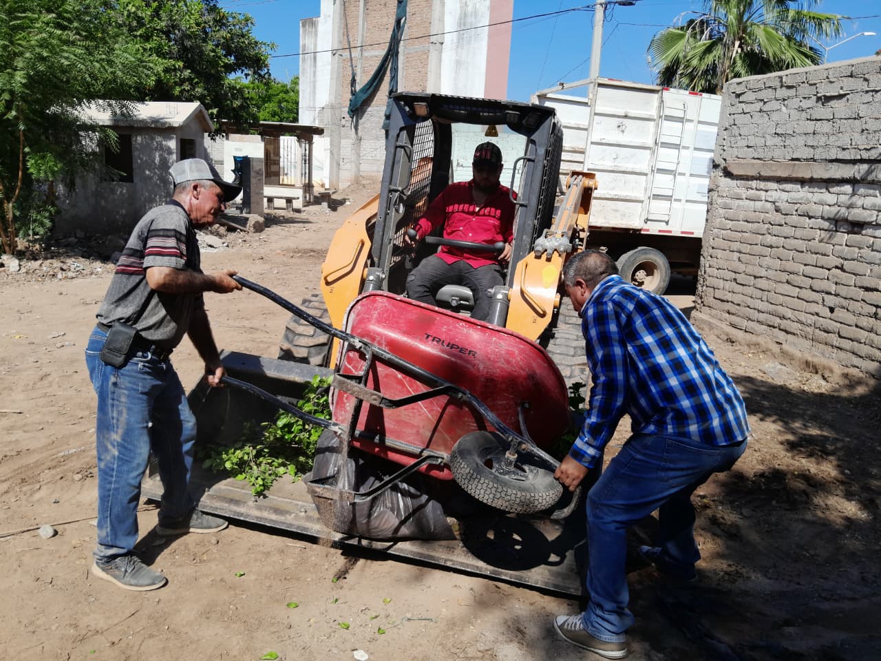 Operativo en panteones de Guasave por el Día de Muertos