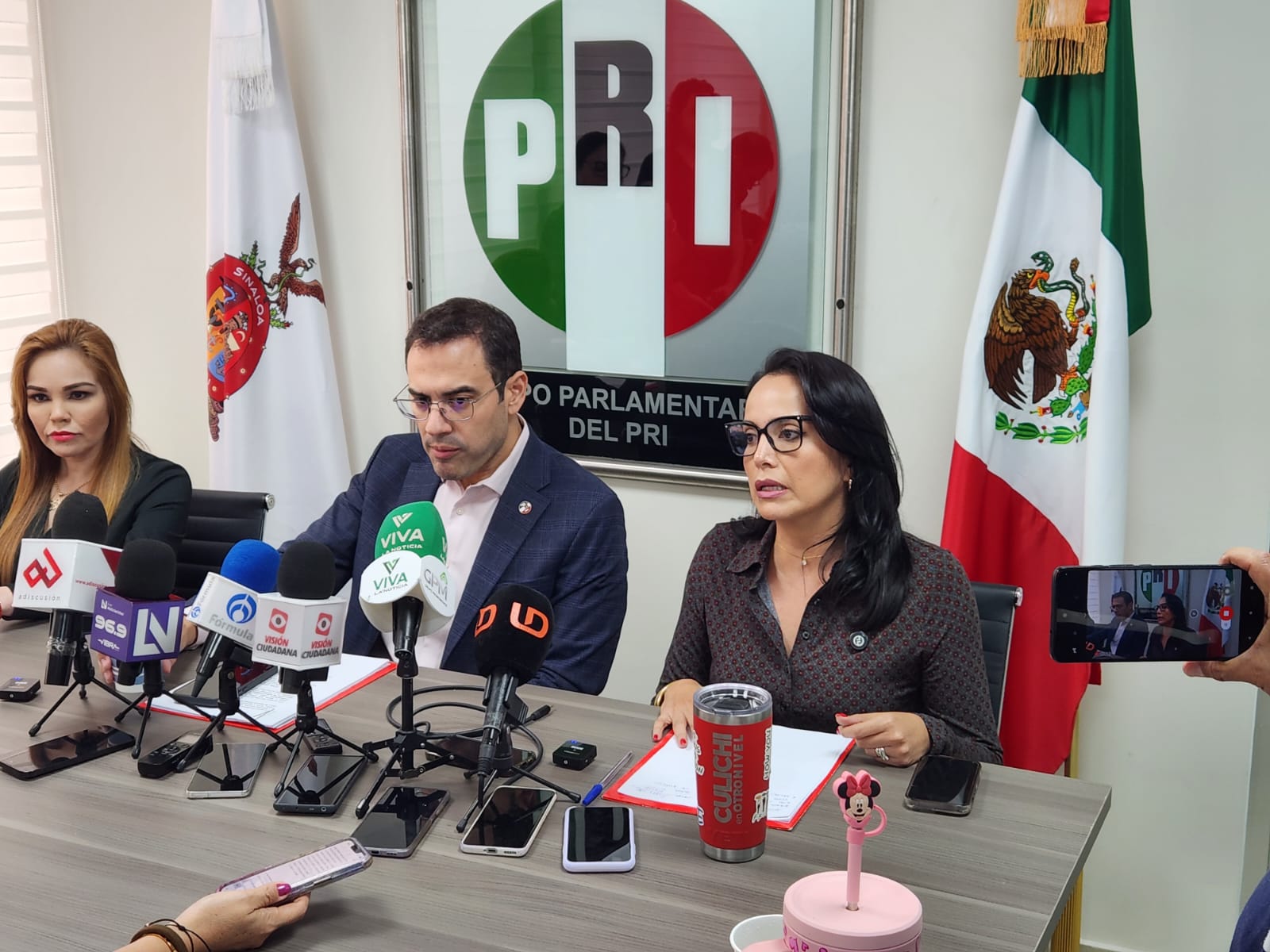 Paola Gárate, Bernardino Antelo e Irma Moreno, dipuados del PRI en Sinaloa