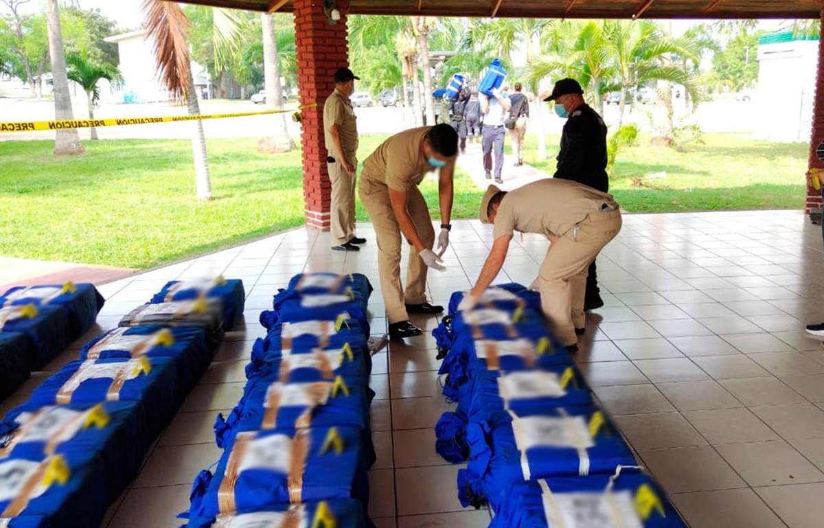 Paquetes de cocaína hallada en las costas de Michoacán