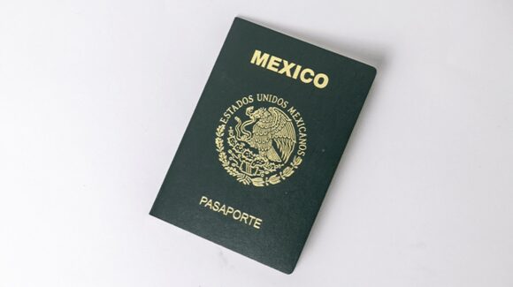¿Viajar a EU solo con pasaporte? Esto dice la Embajada de Estados Unidos en México