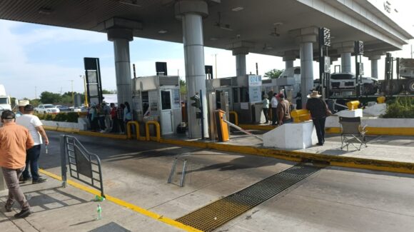 Una hora de paso libre permitirán los productores en Guasave, Sinaloa; volverá el flujo momentáneo en Cuatro Caminos