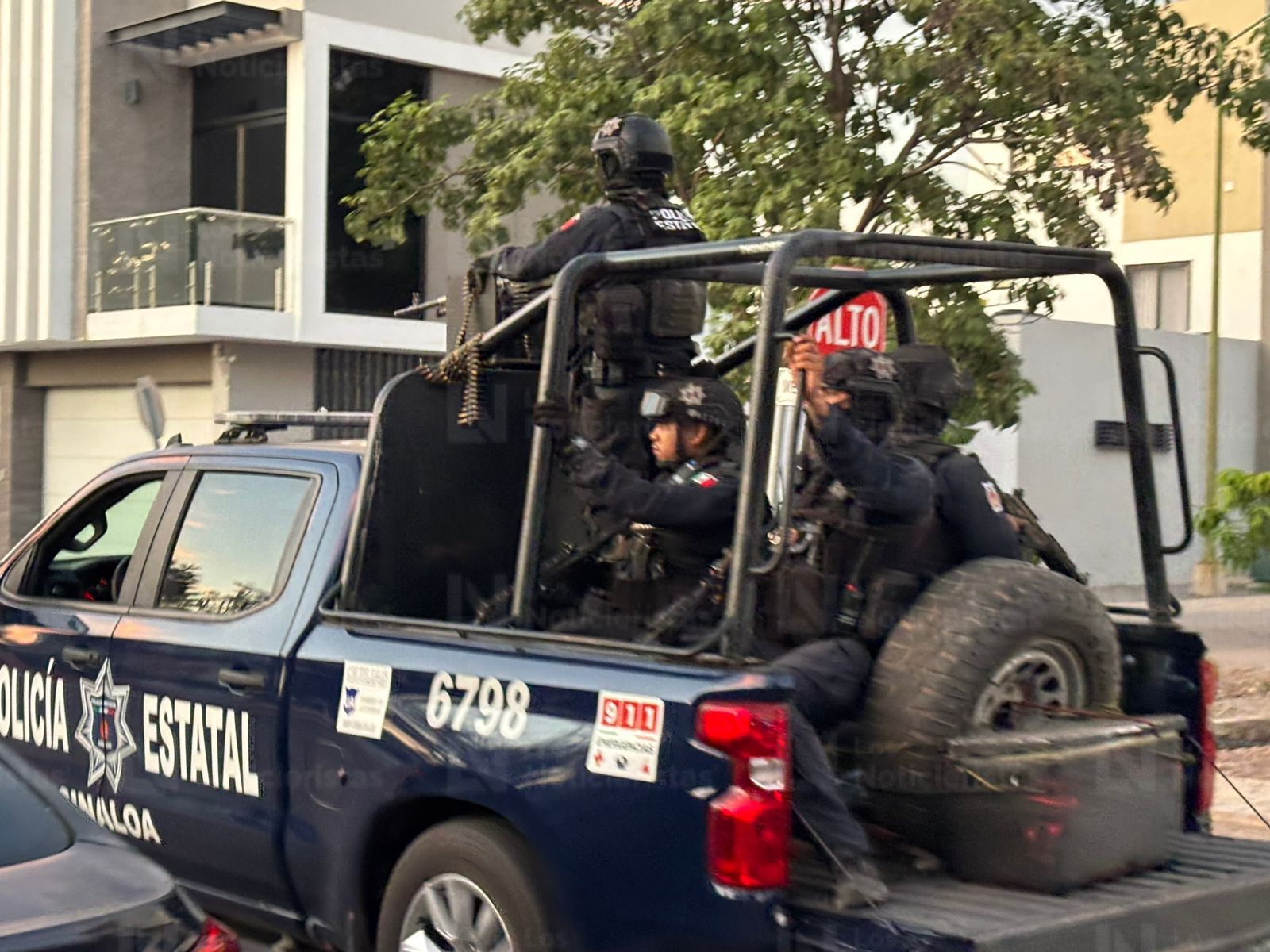 Policías estatales despliegan operativo en Espacios Barcelona por balacera