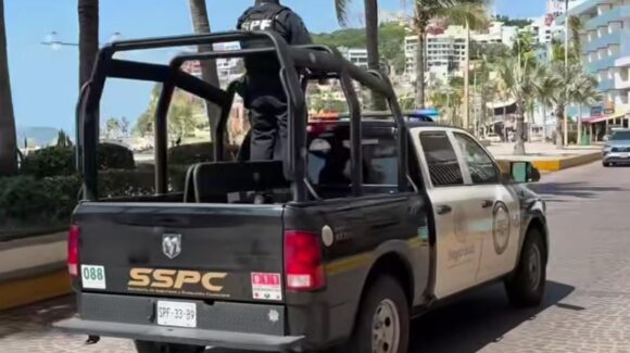 Elemento de SSPC resulta lesionado al caer de patrulla durante persecución en Mazatlán, Sinaloa