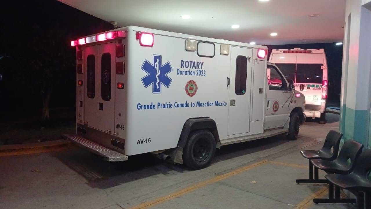 Ambulancia de Bomberos Veteranos Villa Unión en Mazatlán, Sin.