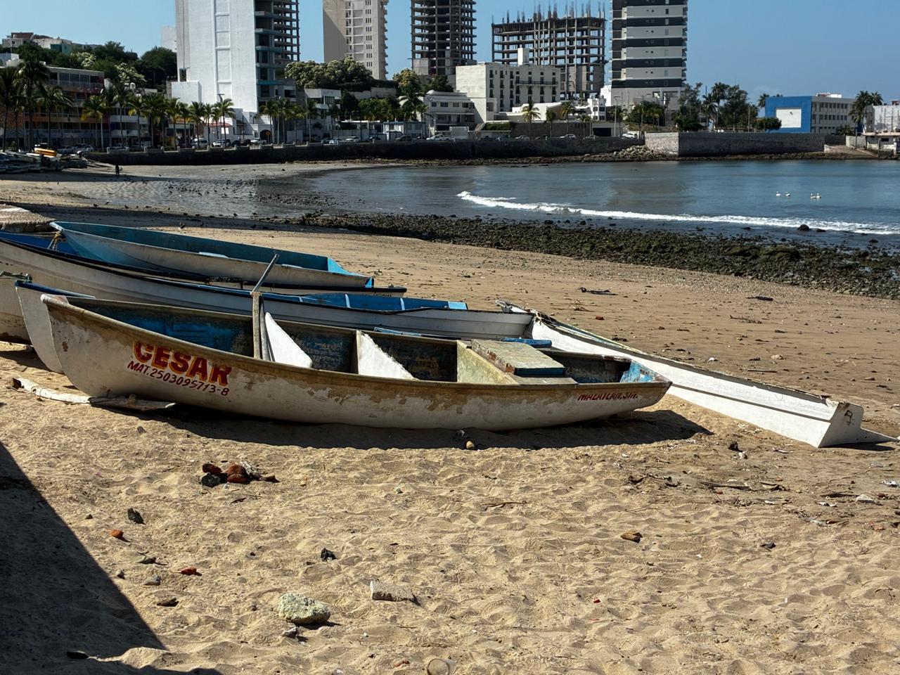 Pescadores ribereños de Mazatlán, Sinaloa, siguen sin ver la luz a casi un mes sin ventas ni capturas. Foto: Yamne Hall