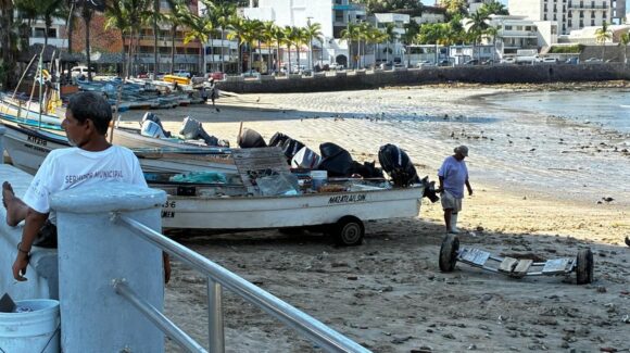 Pescadores ribereños de Mazatlán, Sinaloa, siguen sin ver la luz a casi un mes sin ventas ni capturas