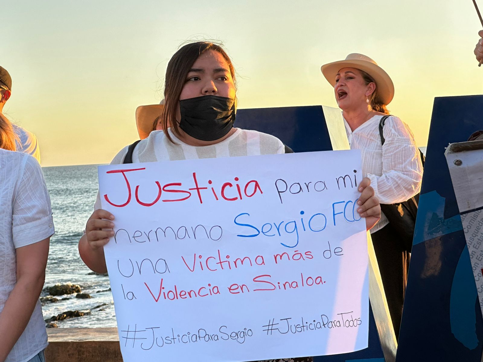 Recuerdan a desaparecidos en marcha de la Generación Z, en Mazatlán