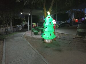 Inflable de pino de Navidad y Santa Claus