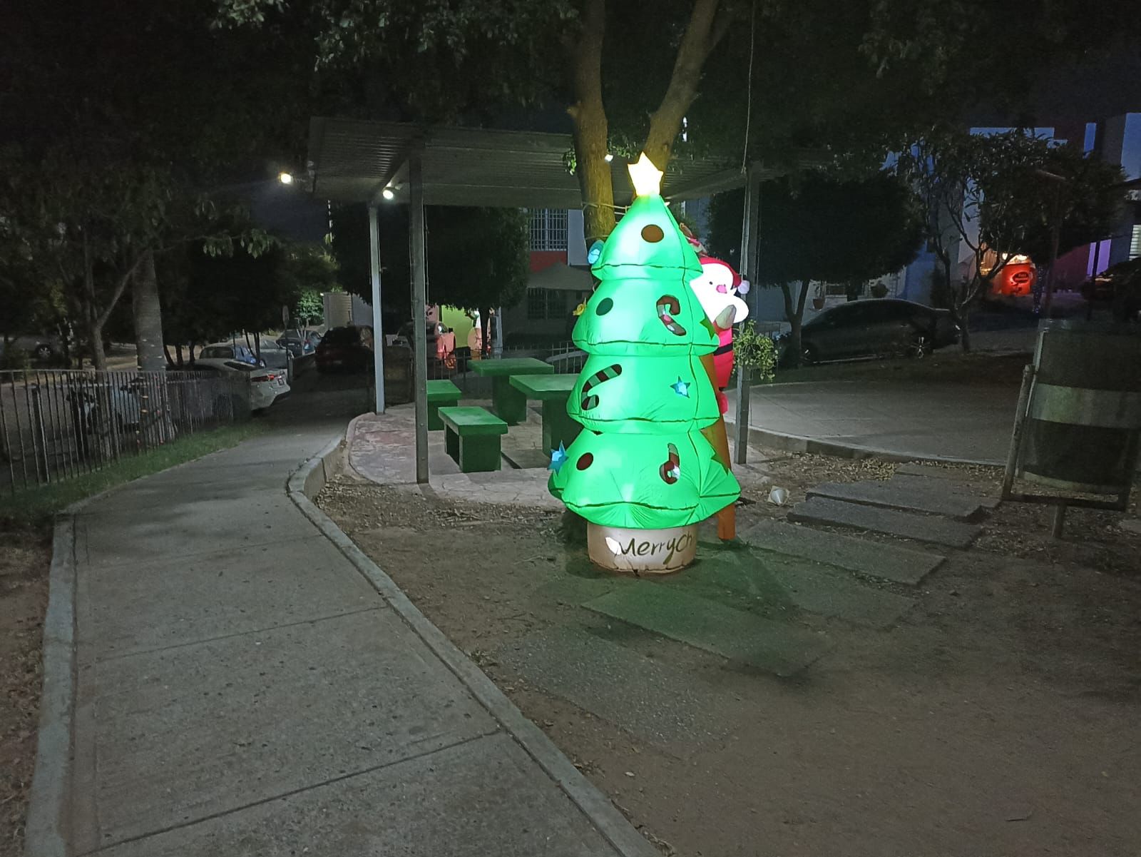Inflable de pino de Navidad y Santa Claus