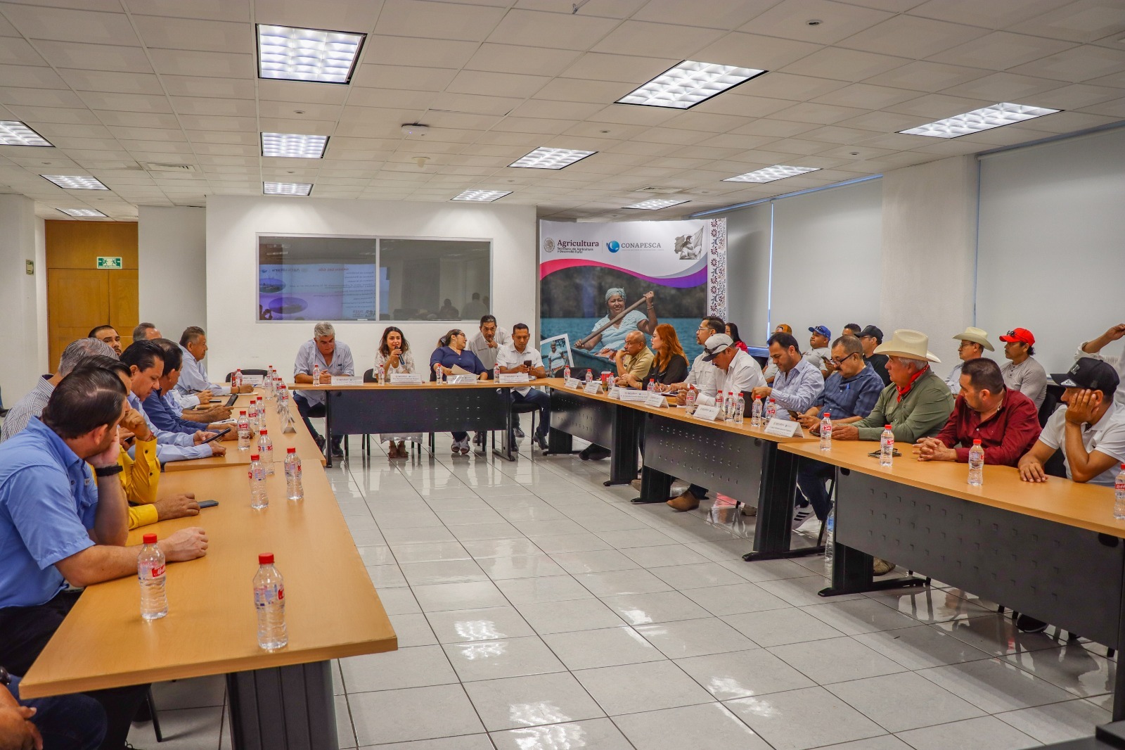 Primera sesión informativa sobre la temporada de pesca de camarón 2025