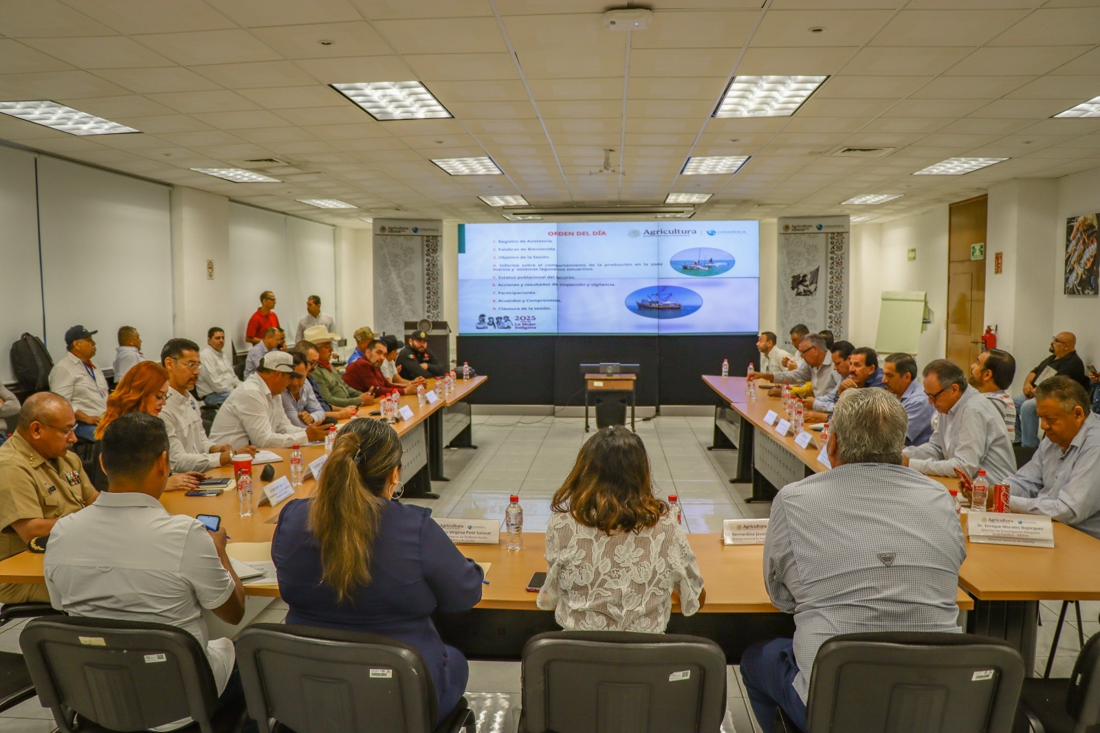 Primera sesión informativa sobre la temporada de pesca de camarón 2025