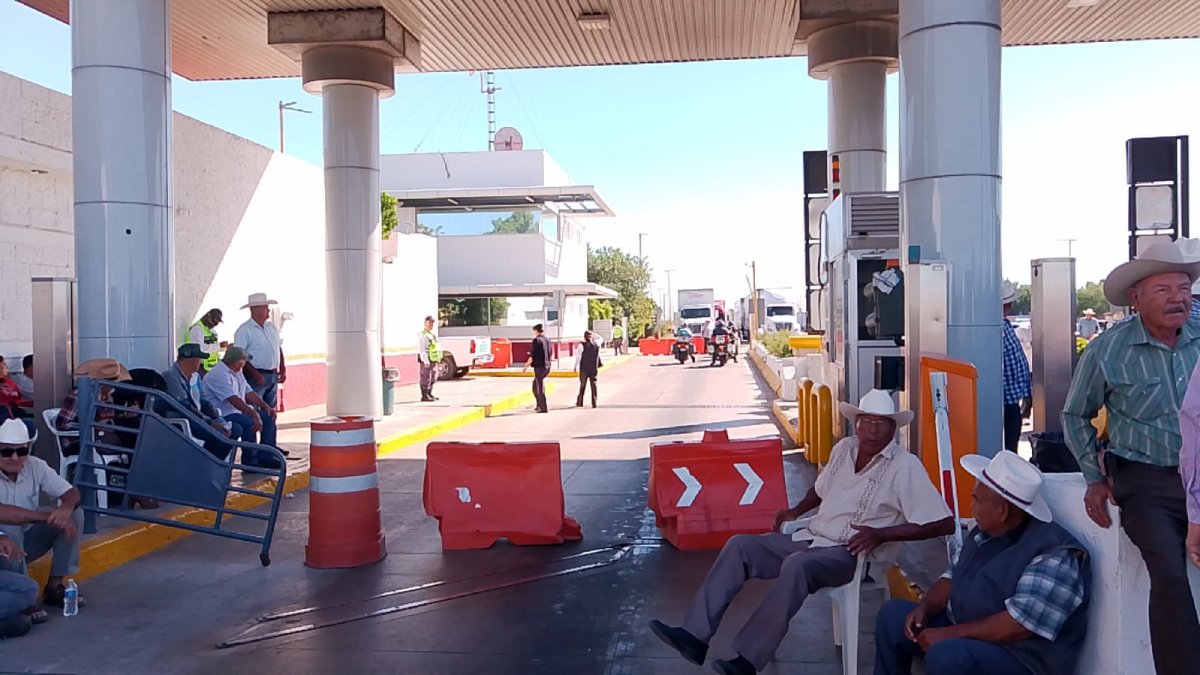 productores sin luz en la caseta de cuatro caminos guasave