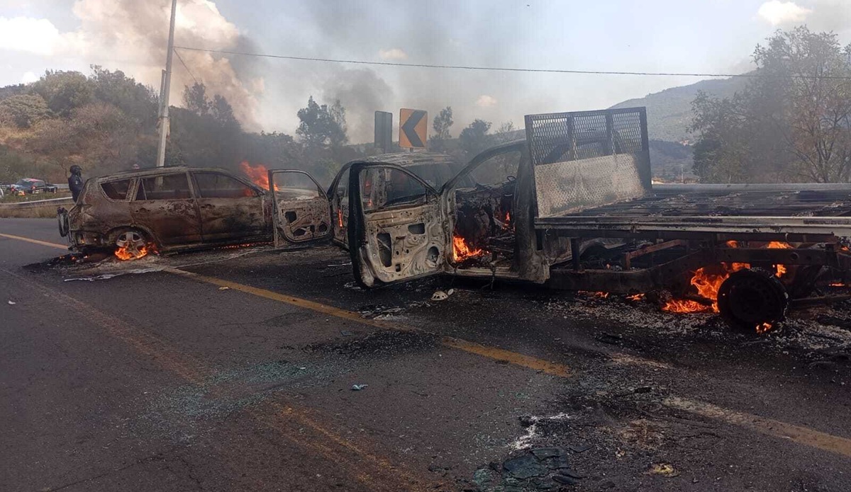Quema de vehículos en Michoacán