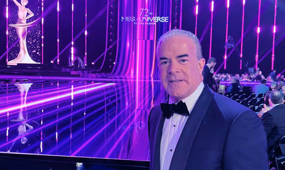 Raúl Rocha en el certamen de Miss Universo