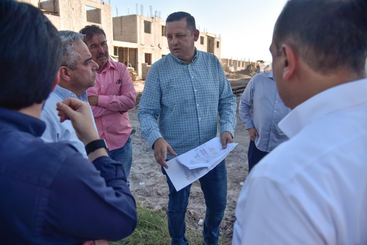Recorrido por construcción de viviendas del Bienestar en Los Mochis, Sinaloa