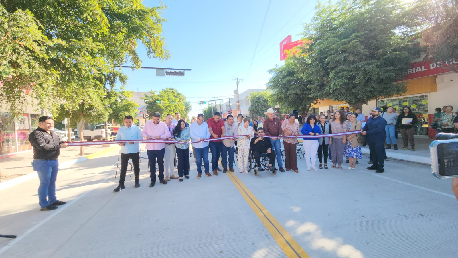 Alcaldesa entrega la rehabilitación de la calle Cuauhtémoc en Guasave