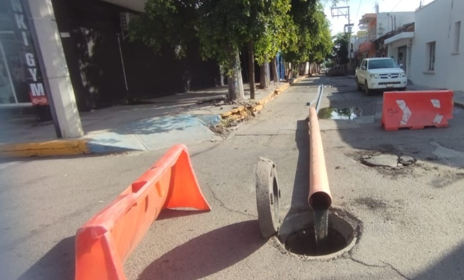 Reparación de atarjeas en el Centro Histórico de Mazatlán, Sinaloa