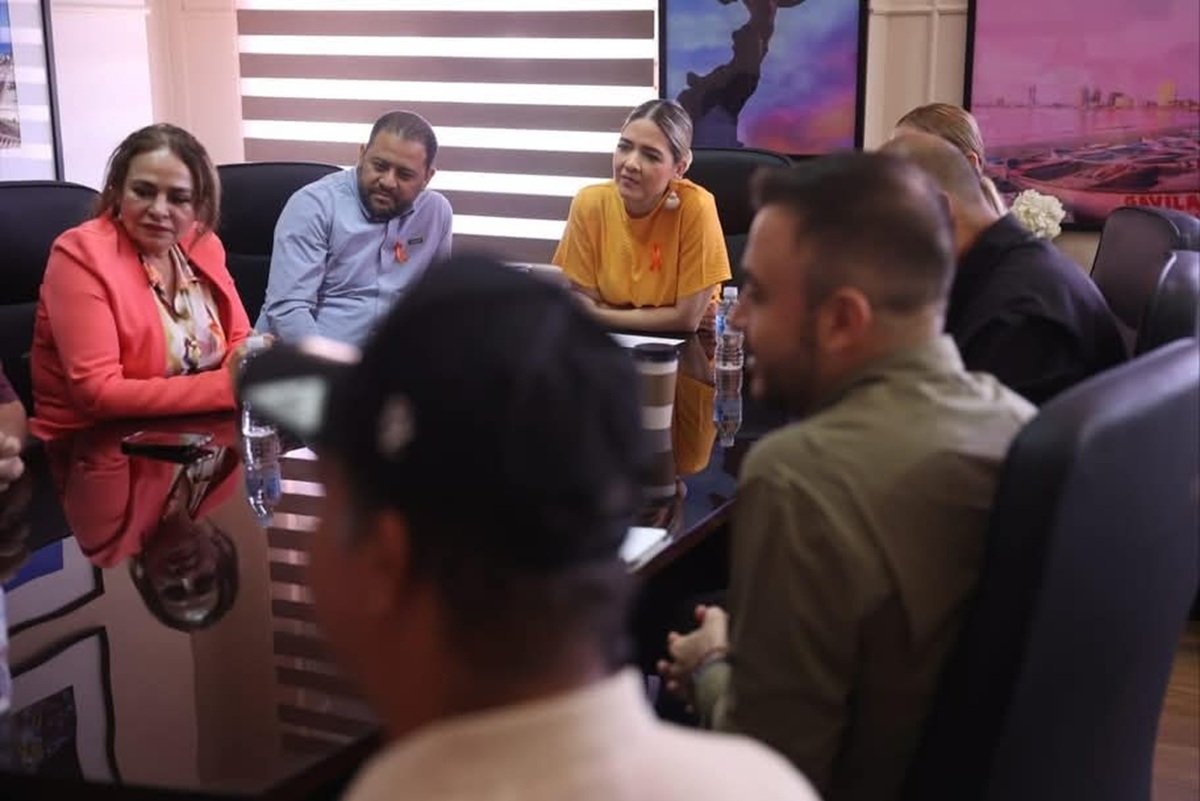 Reunión de comerciantes del mercado Miguel Hidalgo con la alcaldesa de Mazatlán