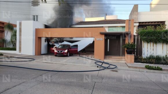 Revientan e incendian otra residencia en Colinas de San Miguel en Culiacán