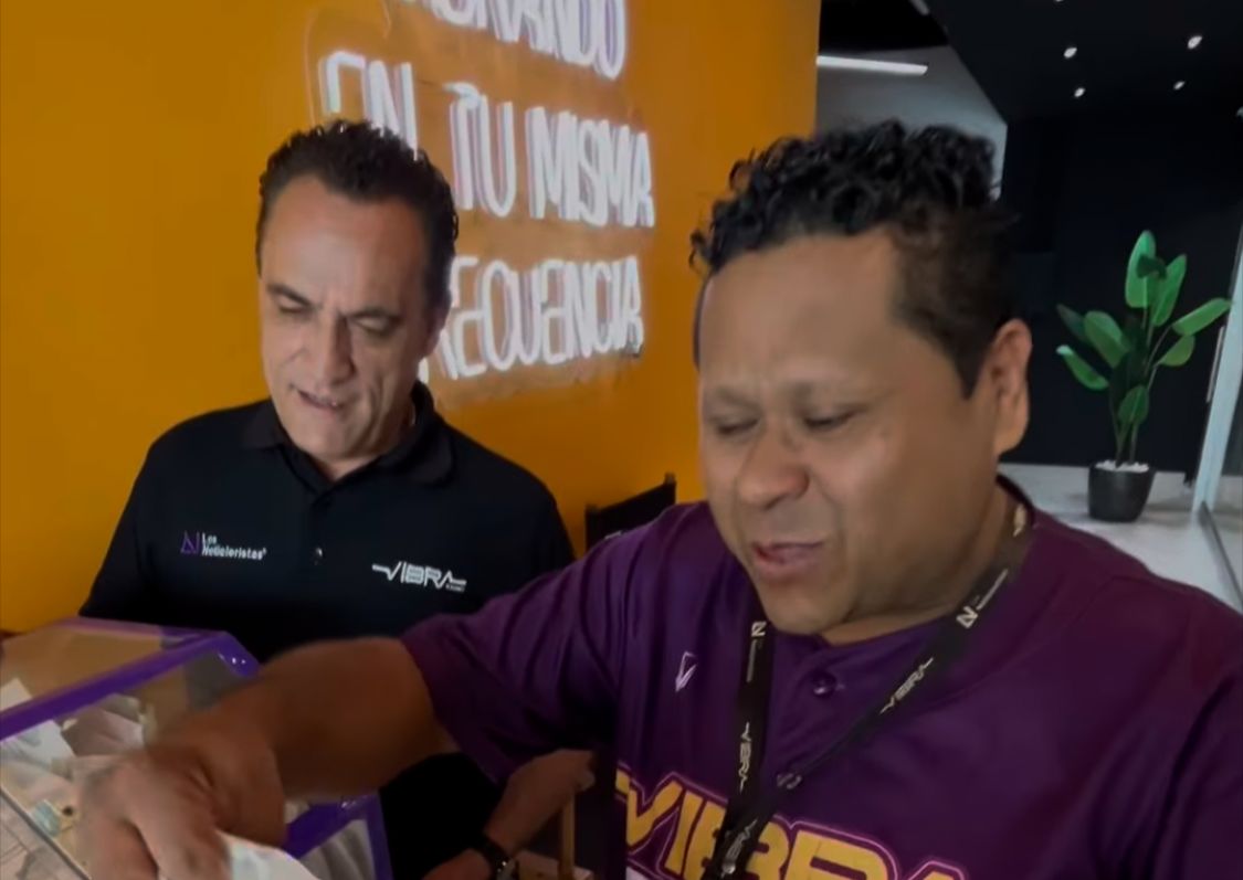 Realizan rifa de motocicleta en Vibra Radio Mazatlán