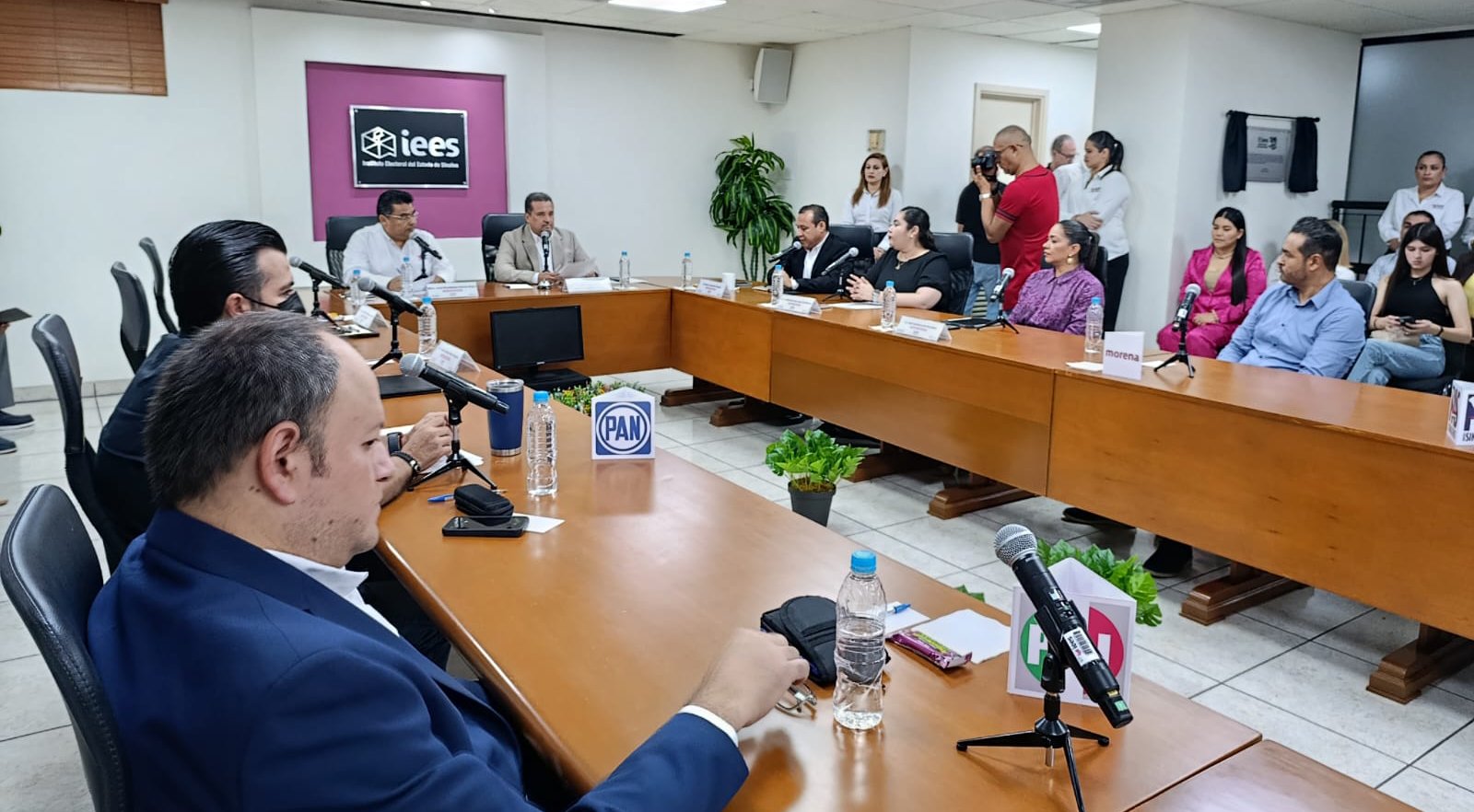 rinden protesta a nuevas integrantes del iee