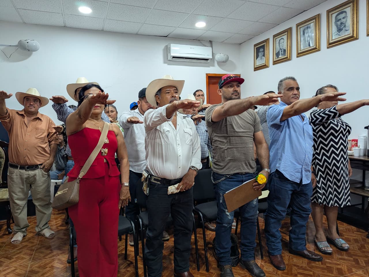Rinden protesta síndicos y comisarios de Escuinapa