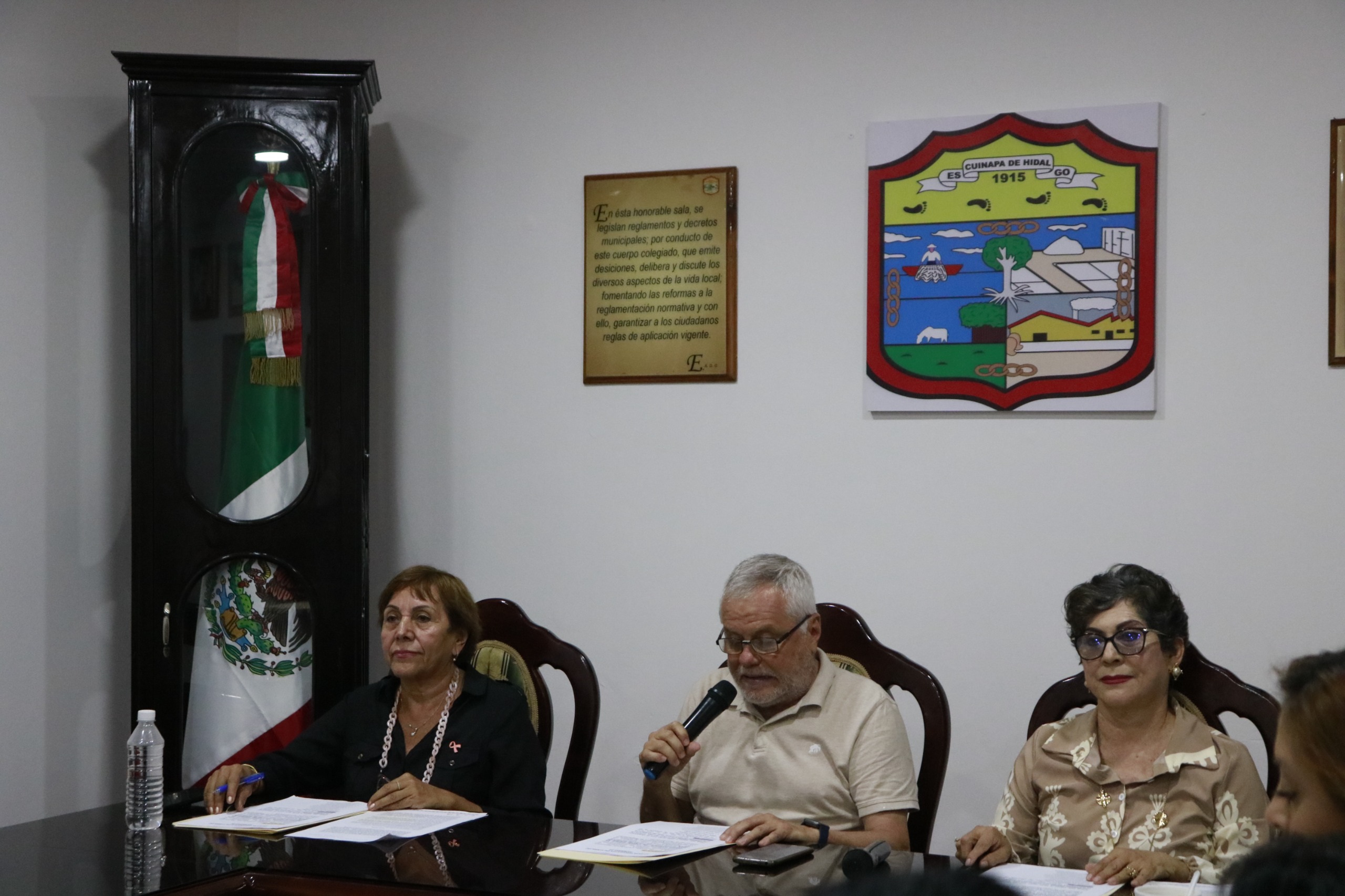 Rinden protesta síndicos y comisarios de Escuinapa