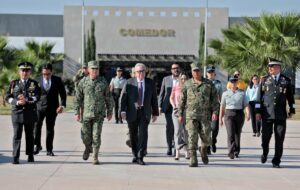 Rocha Moya con elementos militares