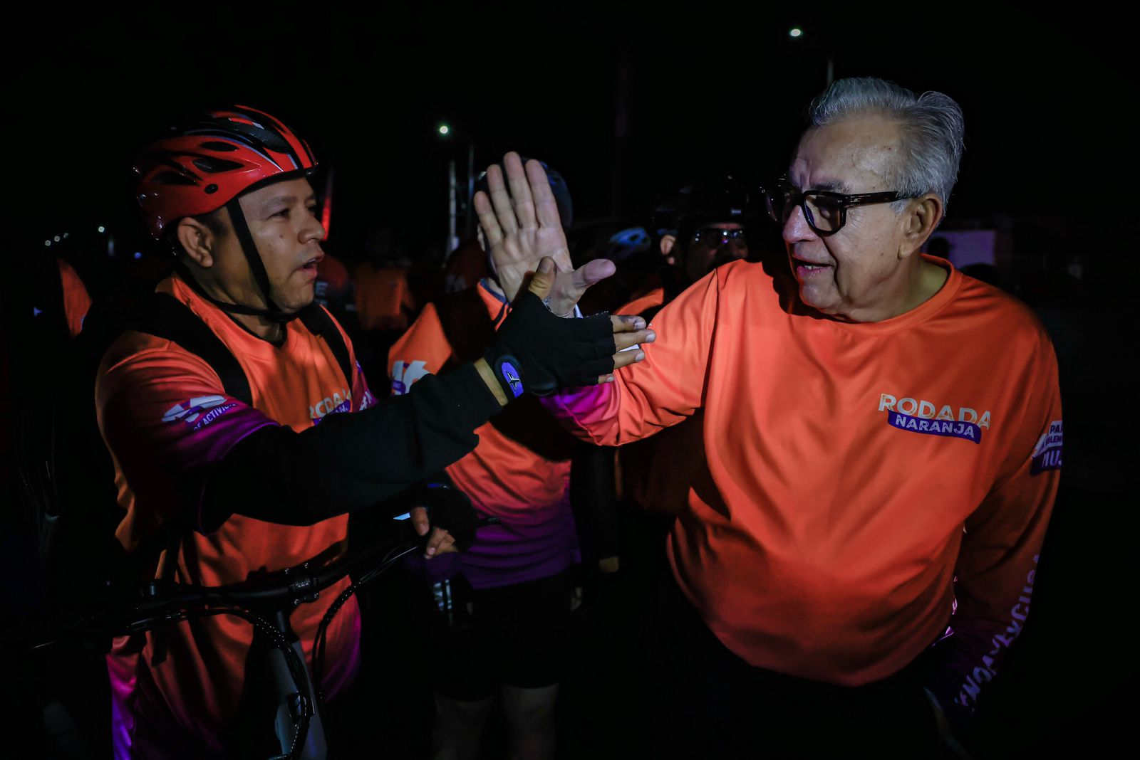 Rocha Moya en el arranque de la Rodada Naranja en Culiacán, Sinaloa