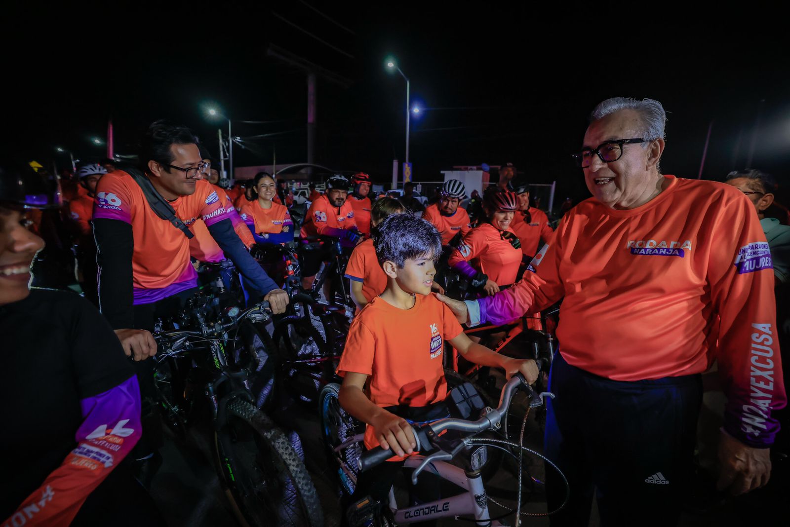 Rocha Moya en el arranque de la Rodada Naranja en Culiacán, Sinaloa
