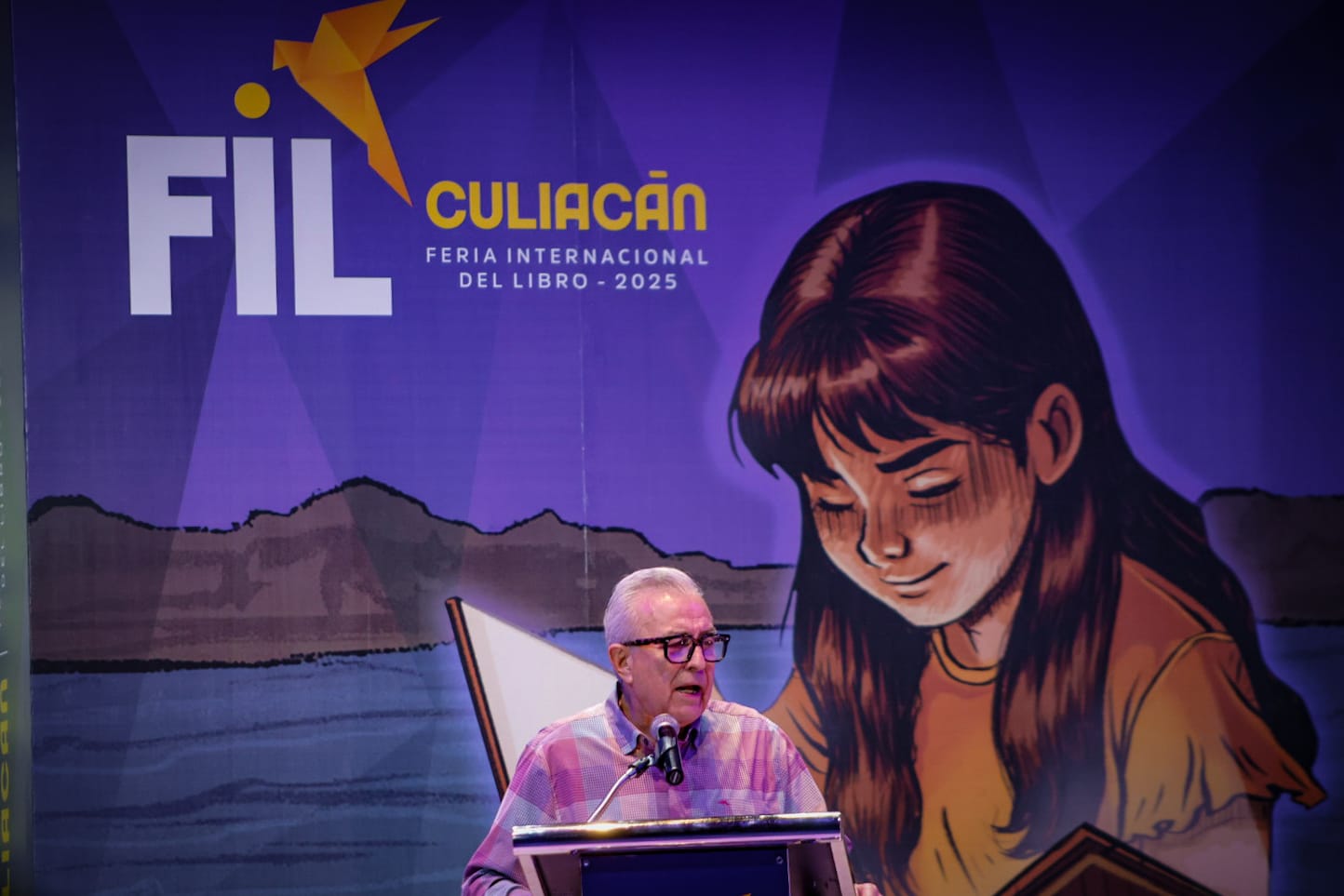Rocha Moya presenta su libro en la FIL Culiacán 2025