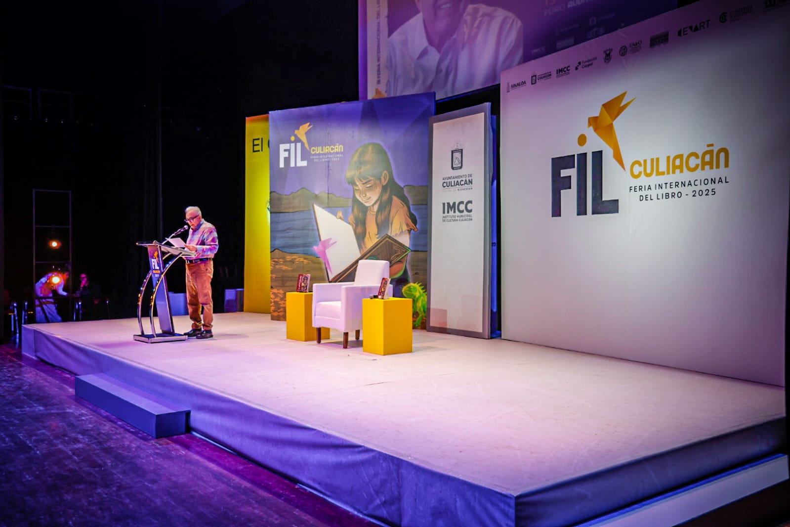 Rocha Moya presenta su libro en la FIL Culiacán 2025