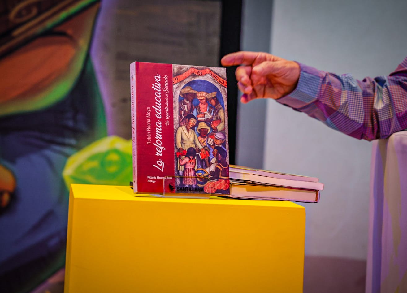 Rocha Moya presenta su libro en la FIL Culiacán 2025