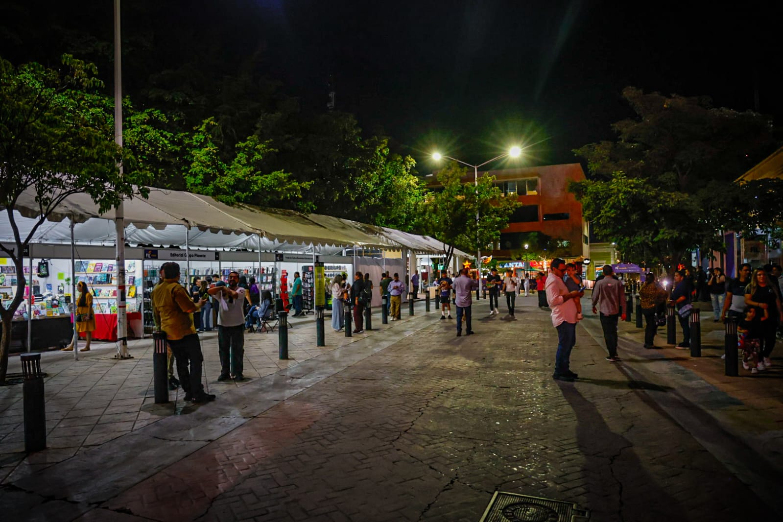 Rocha Moya presenta su libro en la FIL Culiacán 2025