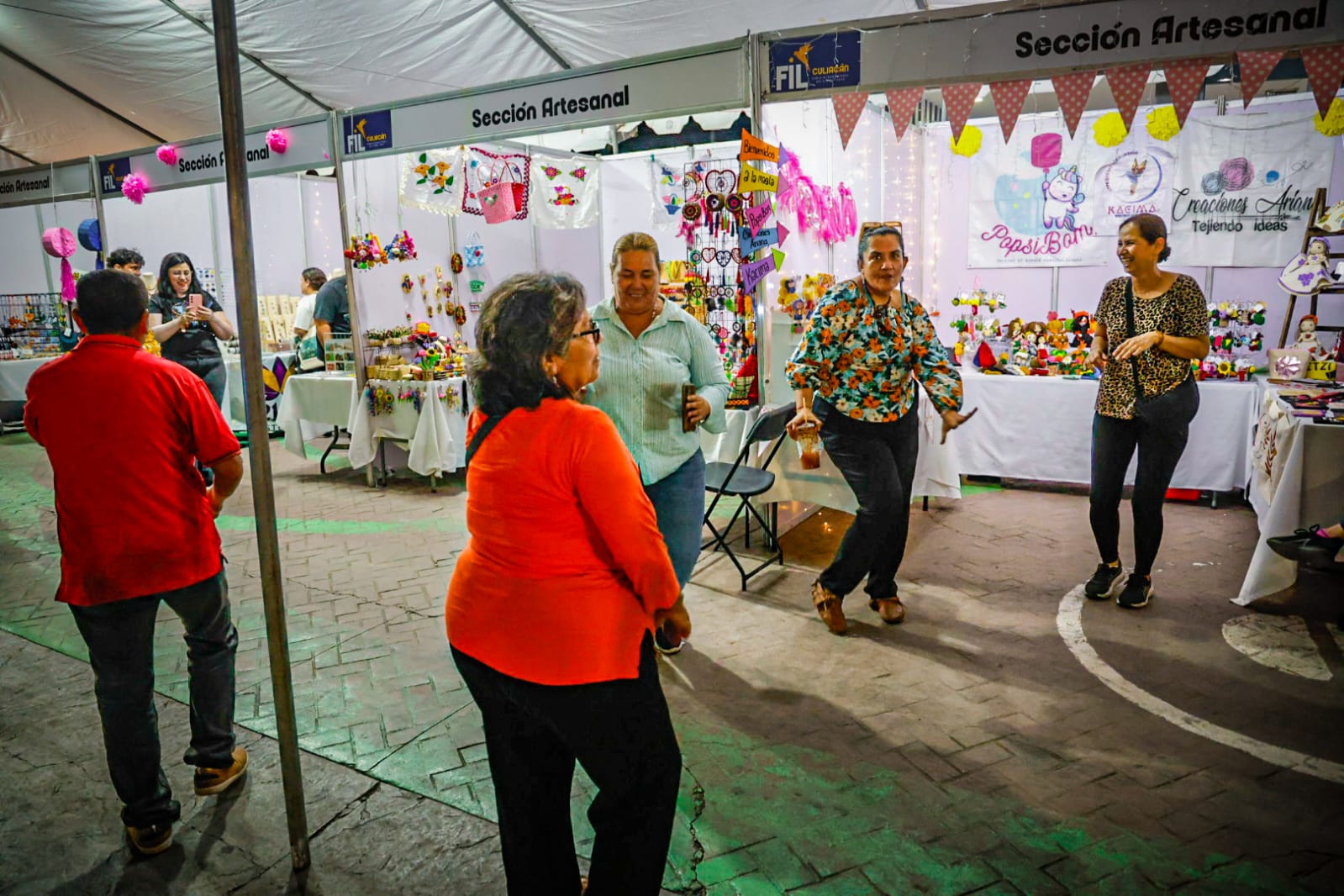 Rocha Moya presenta su libro en la FIL Culiacán 2025
