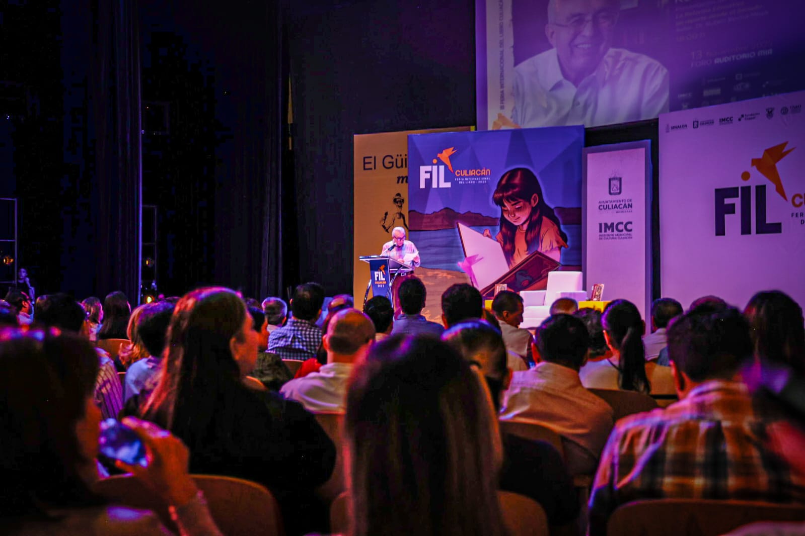 Rocha Moya presenta su libro en la FIL Culiacán 2025