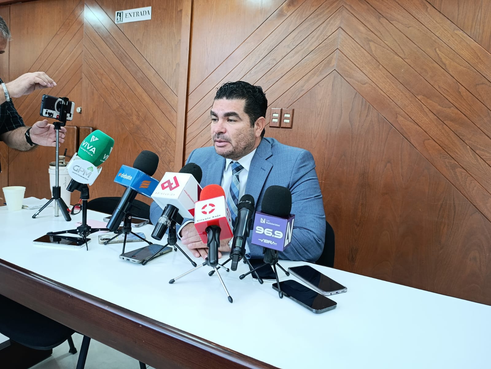 Presidente de la Mesa Directiva del Congreso del Estado, Rodolfo Valenzuela Sánchez,