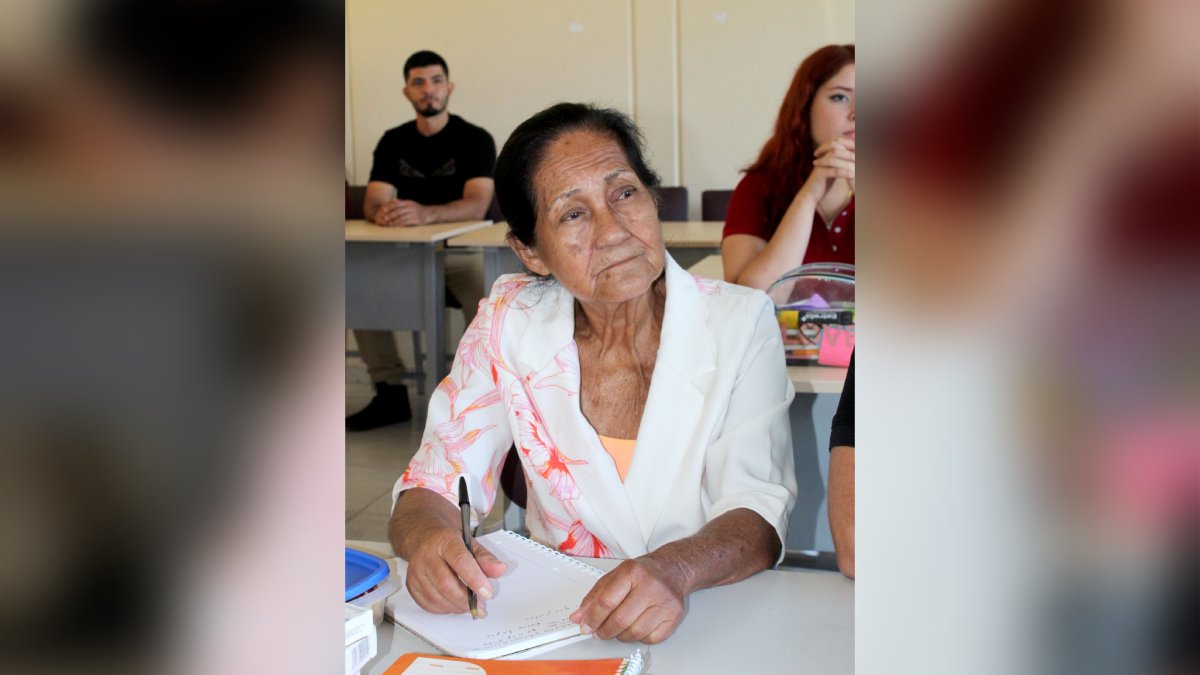 Rosa Elva de casi 80 años viaja para estudiar Psicología en la UAdeO de Guasave