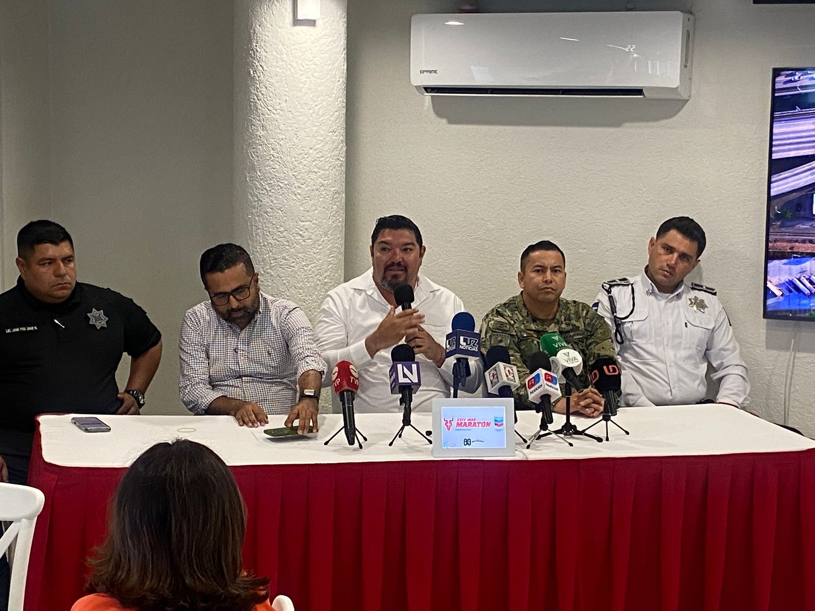 Rueda de prensa sobre el Gran Maratón Chevrón 2025 en Mazatlán