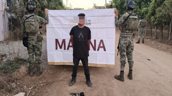 Por portación de arma, Fernando pasará tres años en la cárcel; vinculan también a dos más sorprendidos con armamento en el sur de Sinaloa