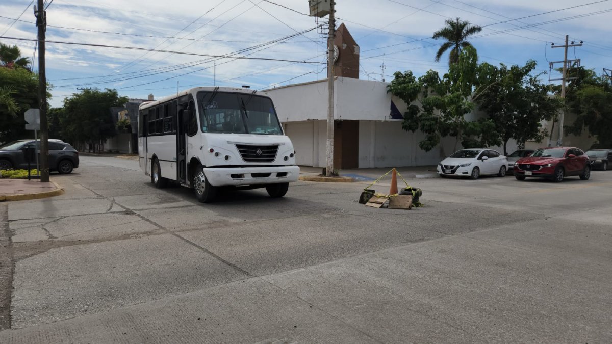 socavon en la calle madero en guasave