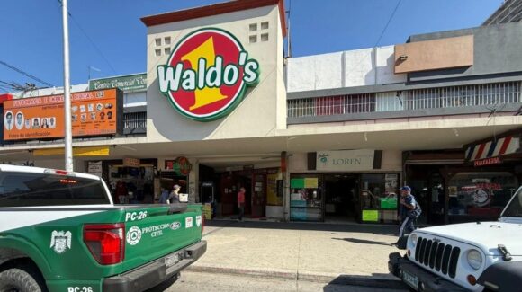 Suspenden más de 20 sucursales de Waldo’s en Baja California, tras trágico incendio en Hermosillo