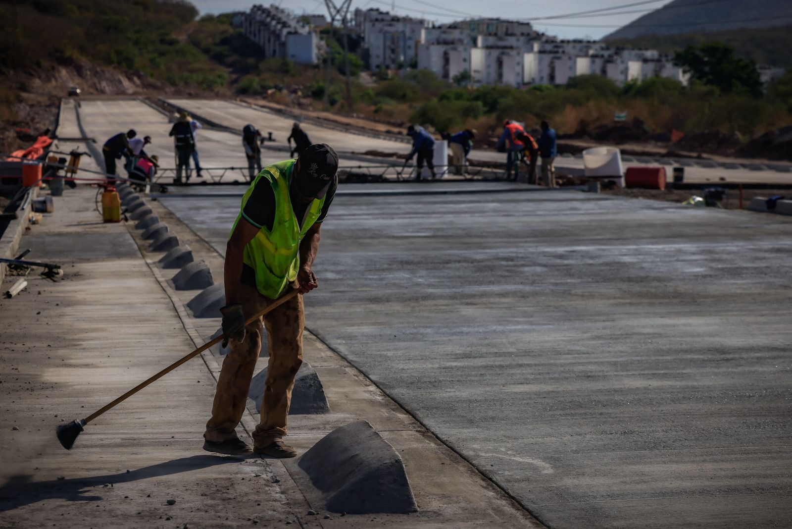 Supervisa Rubén Rocha Moya avance de obra de ampliación del bulevar Agricultores, en Culiacán