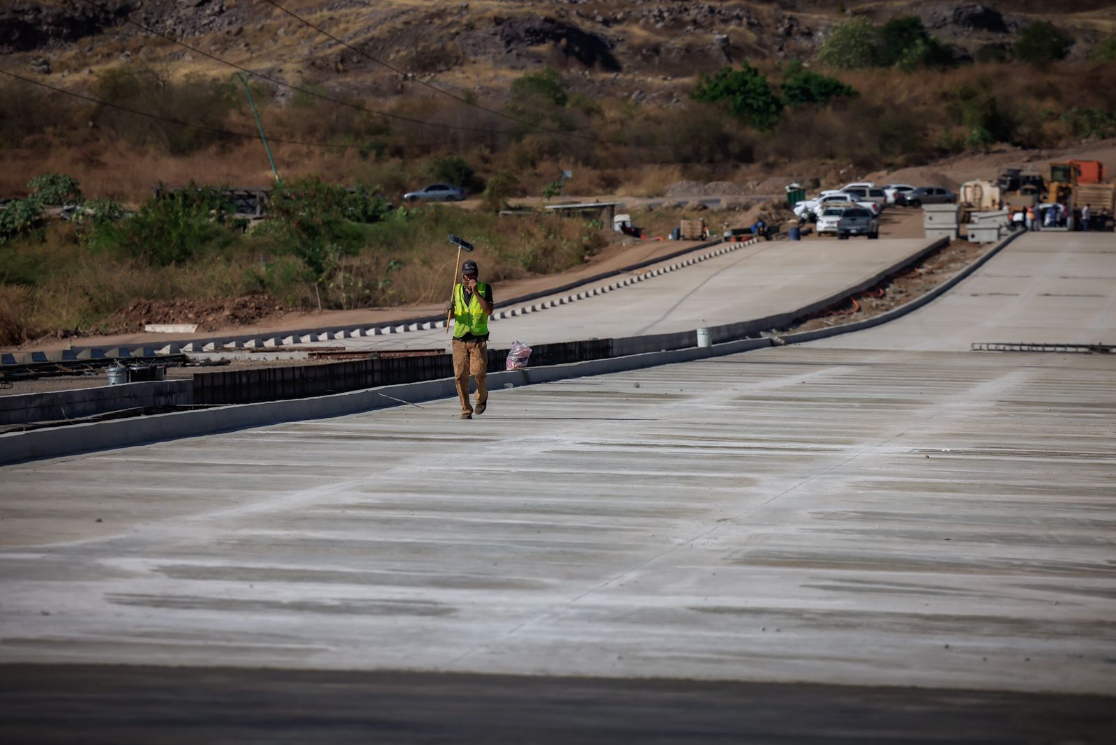 Supervisa Rubén Rocha Moya avance de obra de ampliación del bulevar Agricultores, en Culiacán