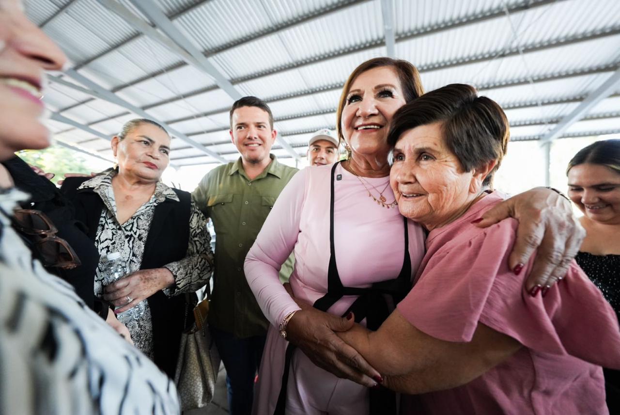 Tere Guerra dando informe en Sinaloa municipio