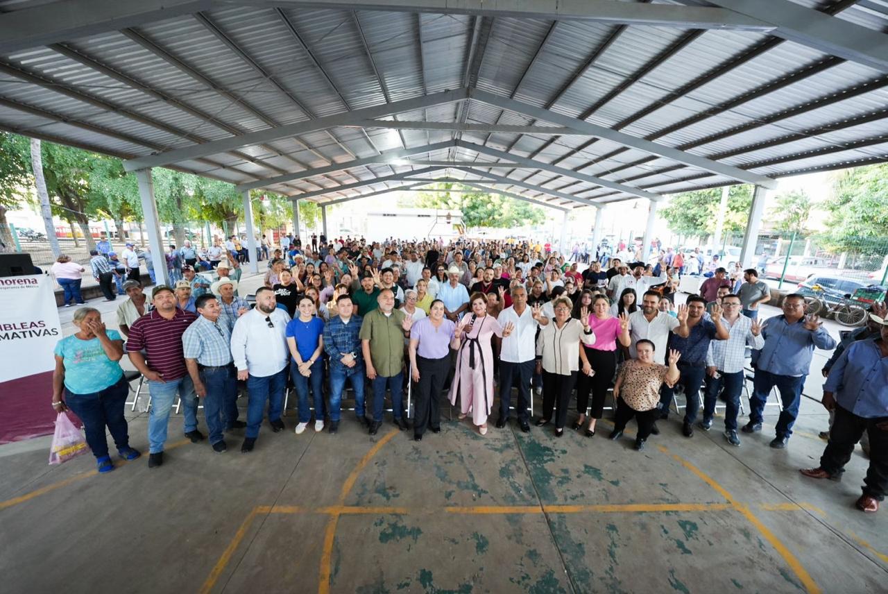 Tere Guerra dando informe en Sinaloa municipio