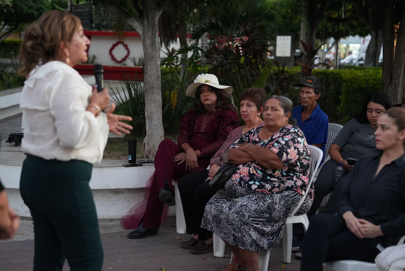 Tere Guerra sostiene encuentros ciudadanos en Rosario y Escuinapa